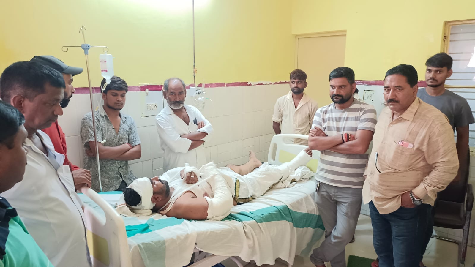 Former pradhan attacked in Deeh thana in Raebareli.
