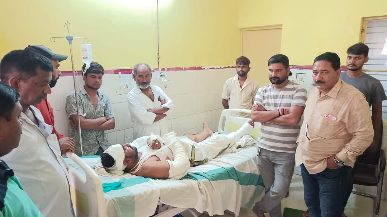 Former pradhan attacked in Deeh thana in Raebareli.