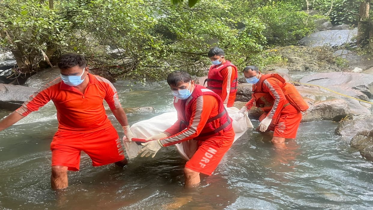 Chittorgarh: Dead body of youth in Menal waterfall found after 3 days, NDRF team conducted rescue operation