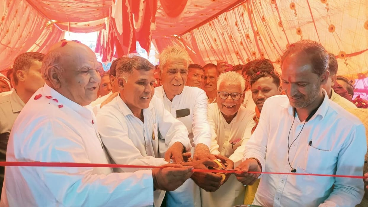 Revenue Minister Karan Singh Verma inaugurated the cowshed