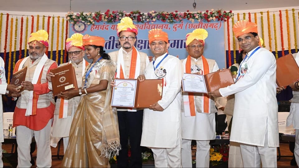 Governor and CM attended convocation ceremony of Hemchand Yadav University in Durg