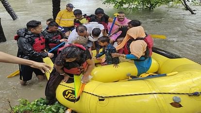 Waterlogging on roads due to continuous rain in Rudrapur