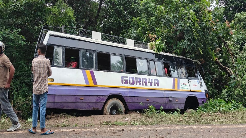 eight people injured after bus went out of control and collided with a tree on the road side in kaladhungi