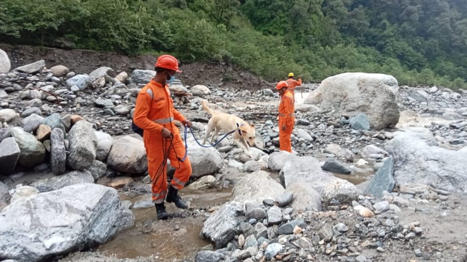 Kedarnath Disaster Rescue 305 people evacuated from Gaurikund today three bridges swept away