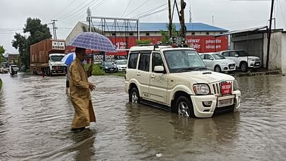 Waterlogging on roads due to continuous rain in Rudrapur