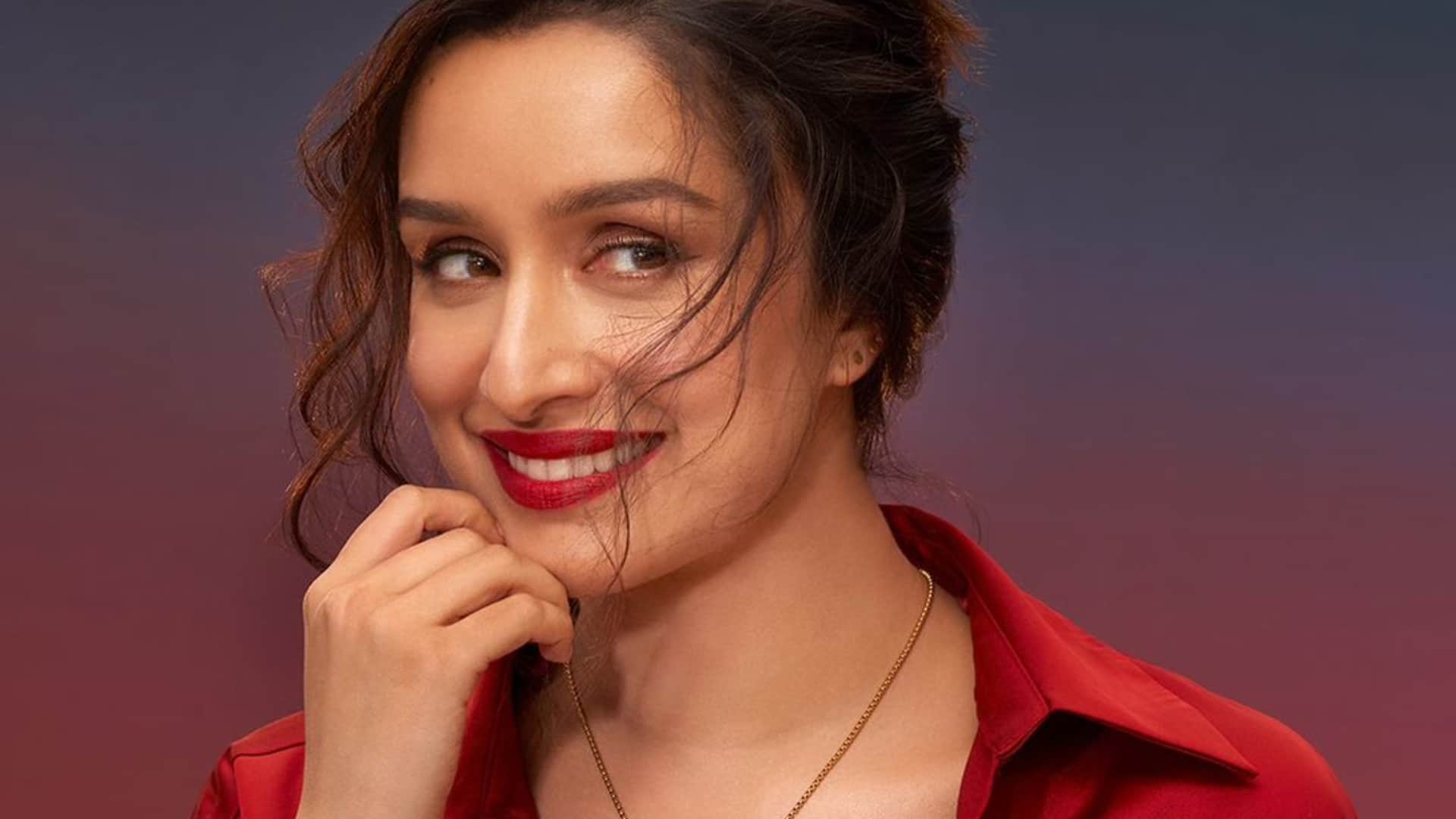 Stree 2 actress Shraddha Kapoor proposed varun dhawan in her childhood but he said he don't like women