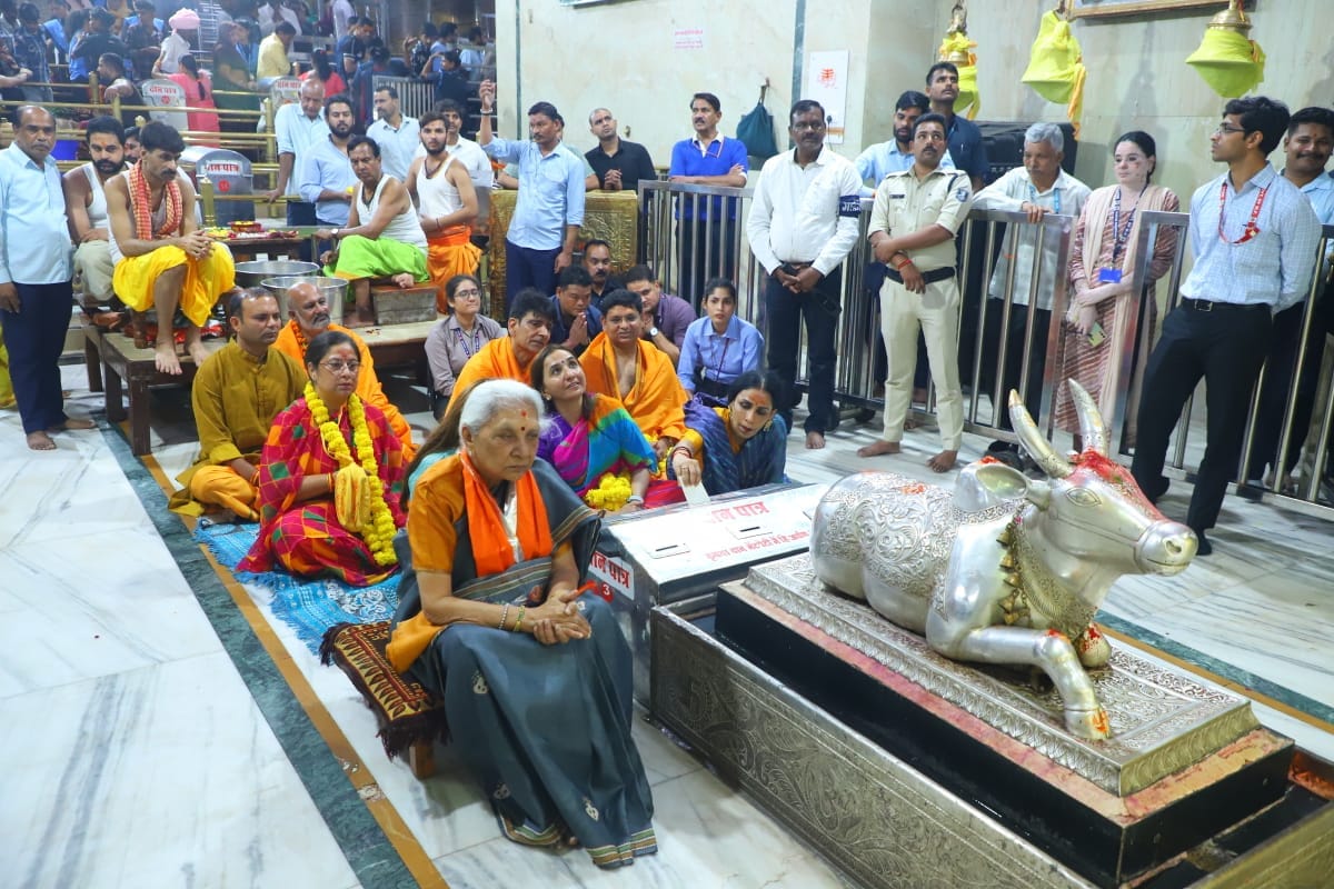 Governor of Uttar Pradesh Anandi Ben Patel had darshan of Shri Mahakaleshwar Lord.