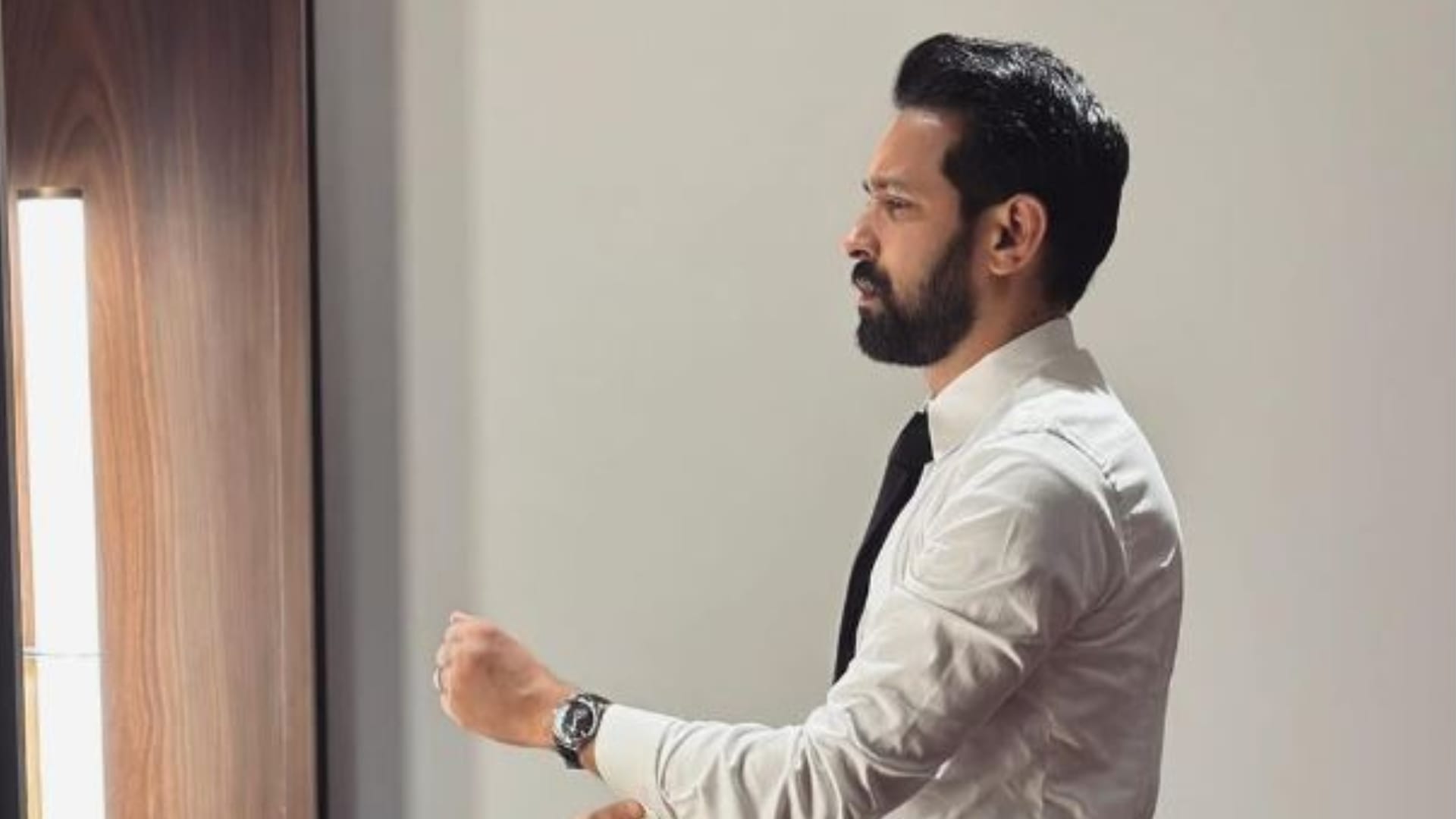 Vikrant massey Announced his Retirement amid this Know All about The Sabarmati report Controversy