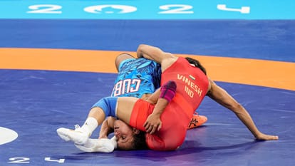 Video: After reaching final of Paris Olympics Vinesh Phogat spoke to her mother said I have to bring gold gold