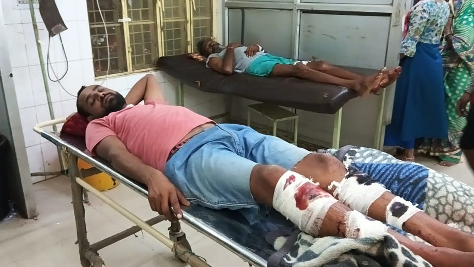 Lalitpur: Dispute arose due to old rivalry. Four people of a family including two minors injured