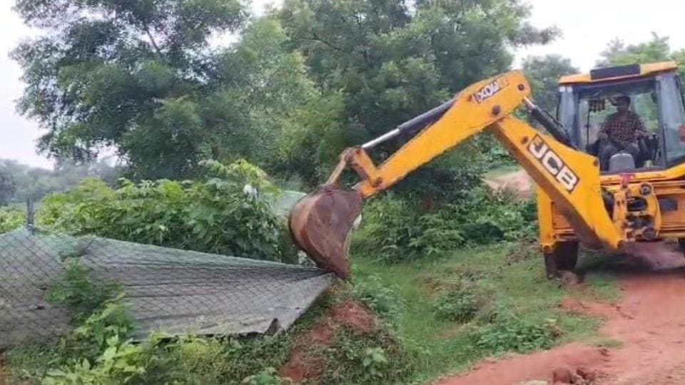 About five acres of government land in Kanaki was freed from encroachment