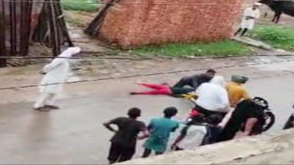 Meerut: Brother kept strangulating and girl kept writhing, no one came to save her