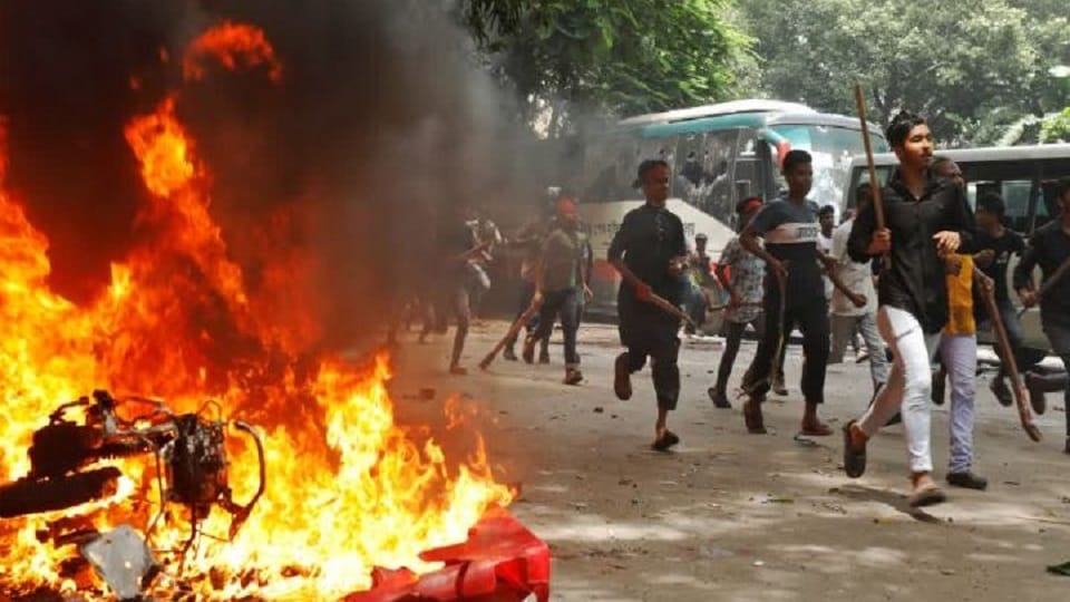 protesters barred people from paying tributes to Bangabandhu at his residence