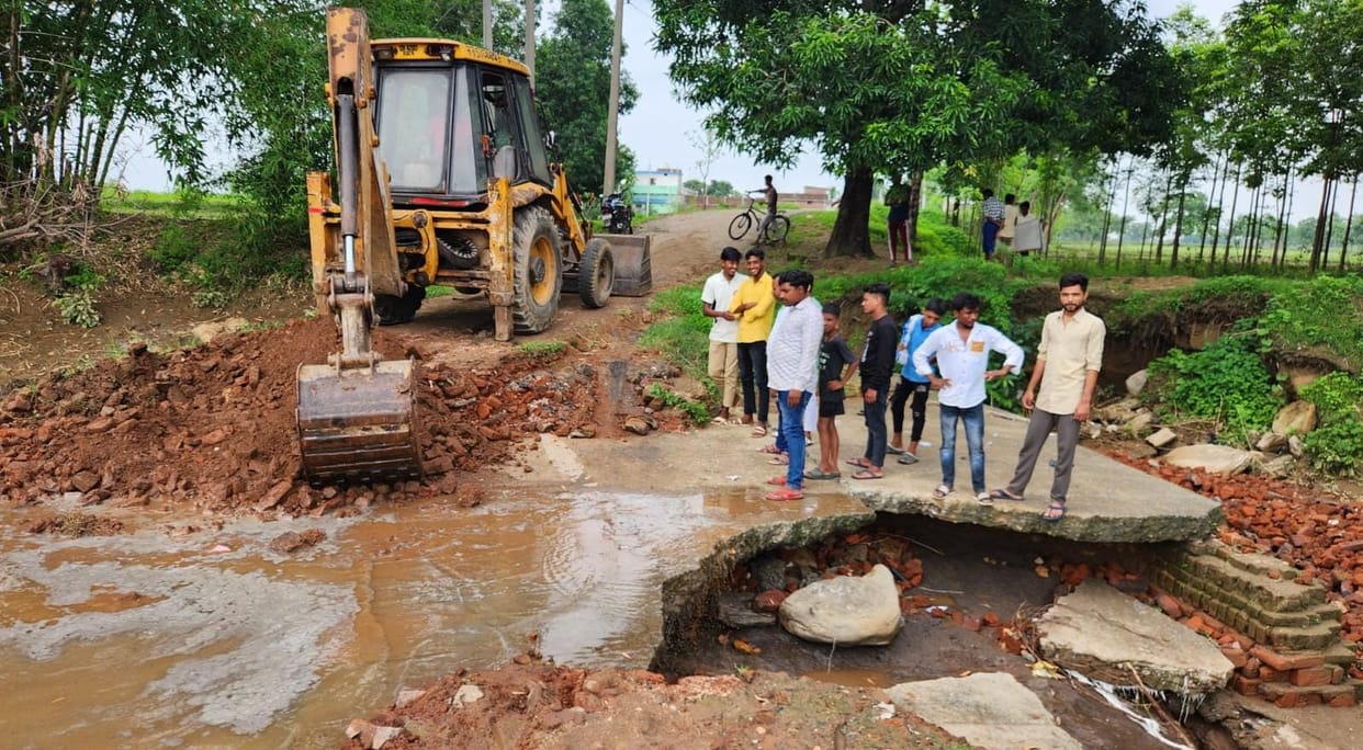 Bihar News: Bridge broken in Gaya; The bridge was built on the road leading to Jharkhand