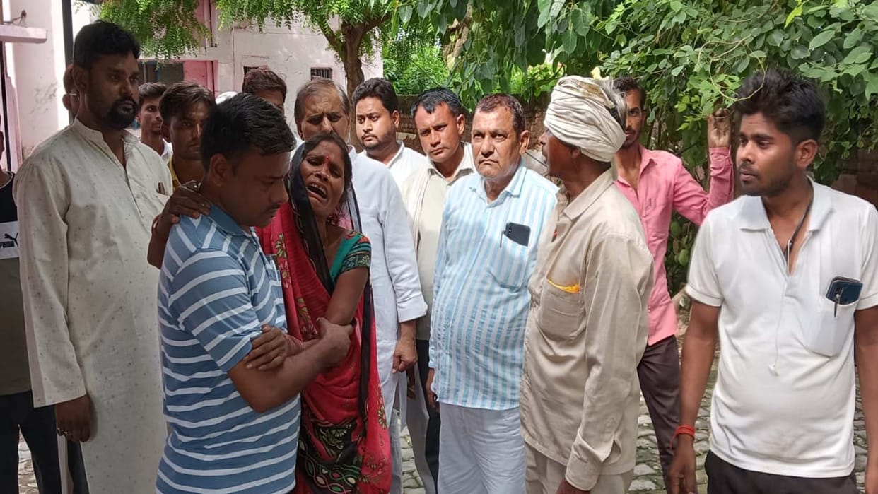 Kanpur Dehat: Bike riding cousins died after being hit by a container