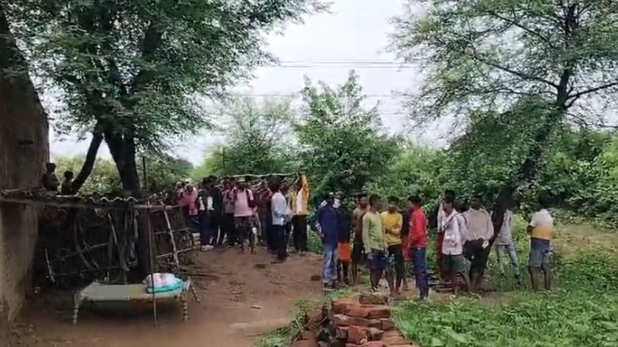 husband killed his wife by crushing her head in sonbhadra