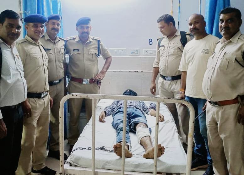 Gwalior News: Police caught absconding accused in the case of murder and robbery of woman in short encounter
