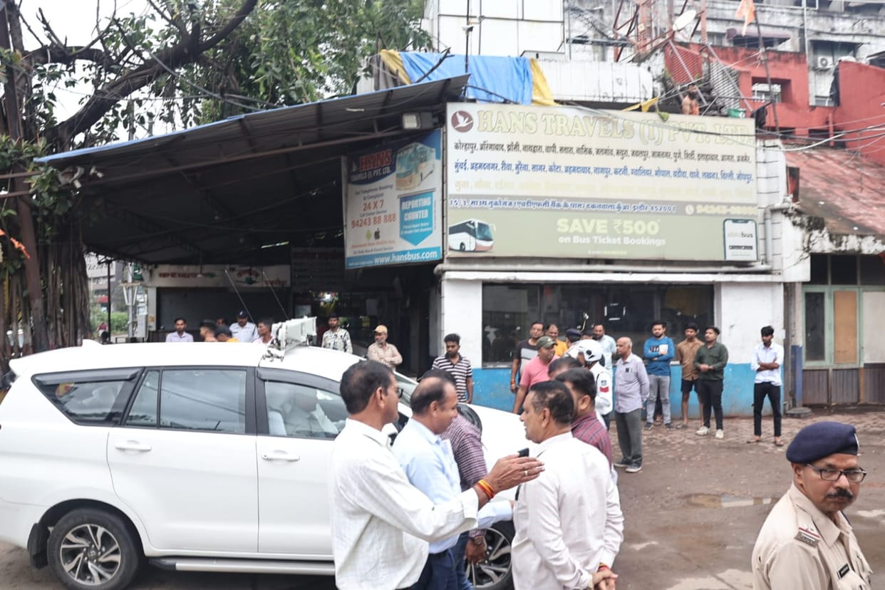 Indore: Administration action against buses obstructing traffic, offices of six travels including Hans sealed,