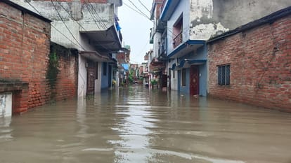 460 people left their homes after rain in Rudrapur