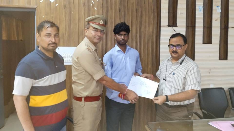 Munnesh elected Pradhan from Nagla Dal in Firozabad He defeated his opponent by 326 votes