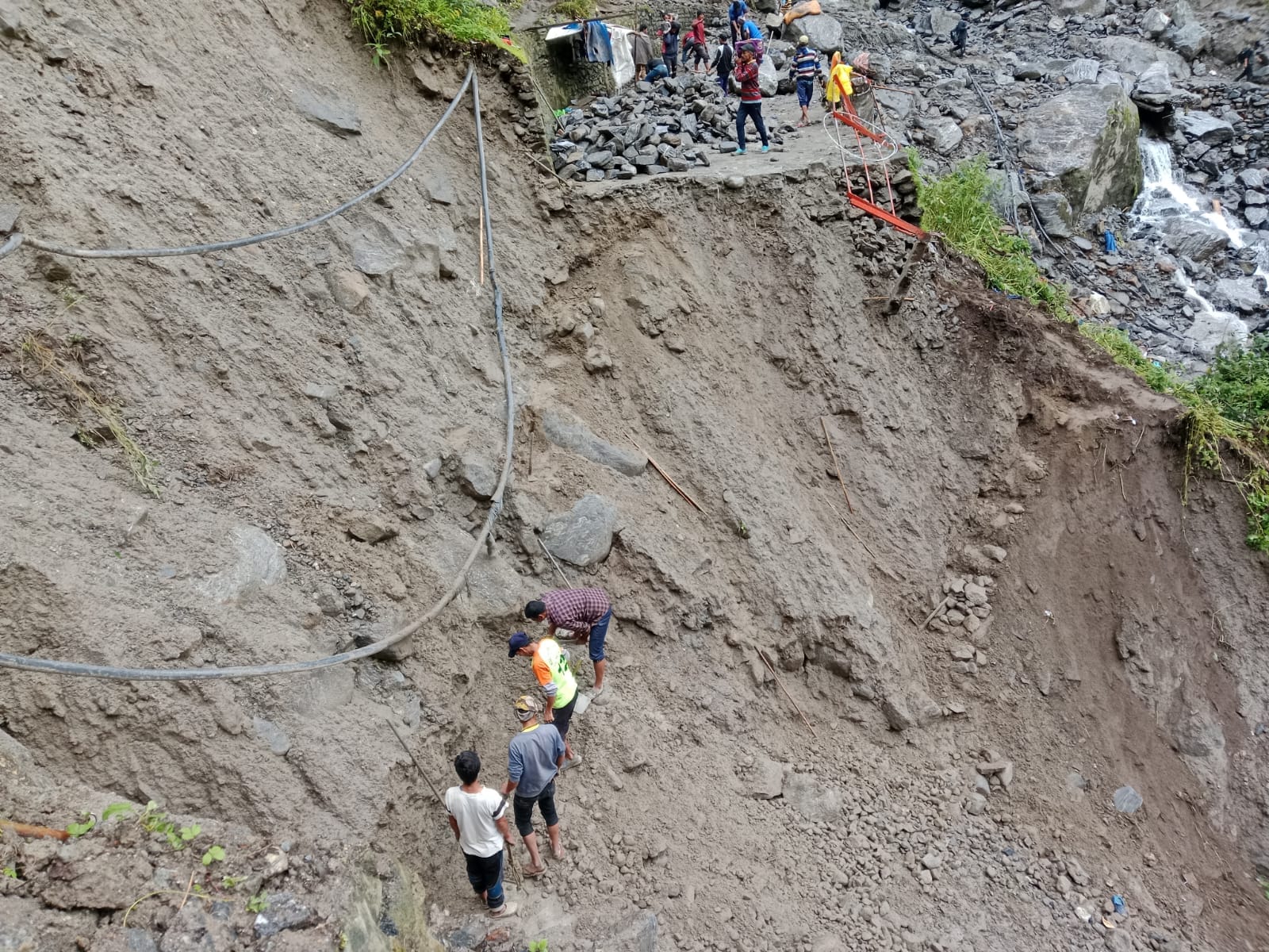 Kedarnath Disaster 230 workers Doing repairing of Gaurikund-Kedarnath Route damage at 29 places