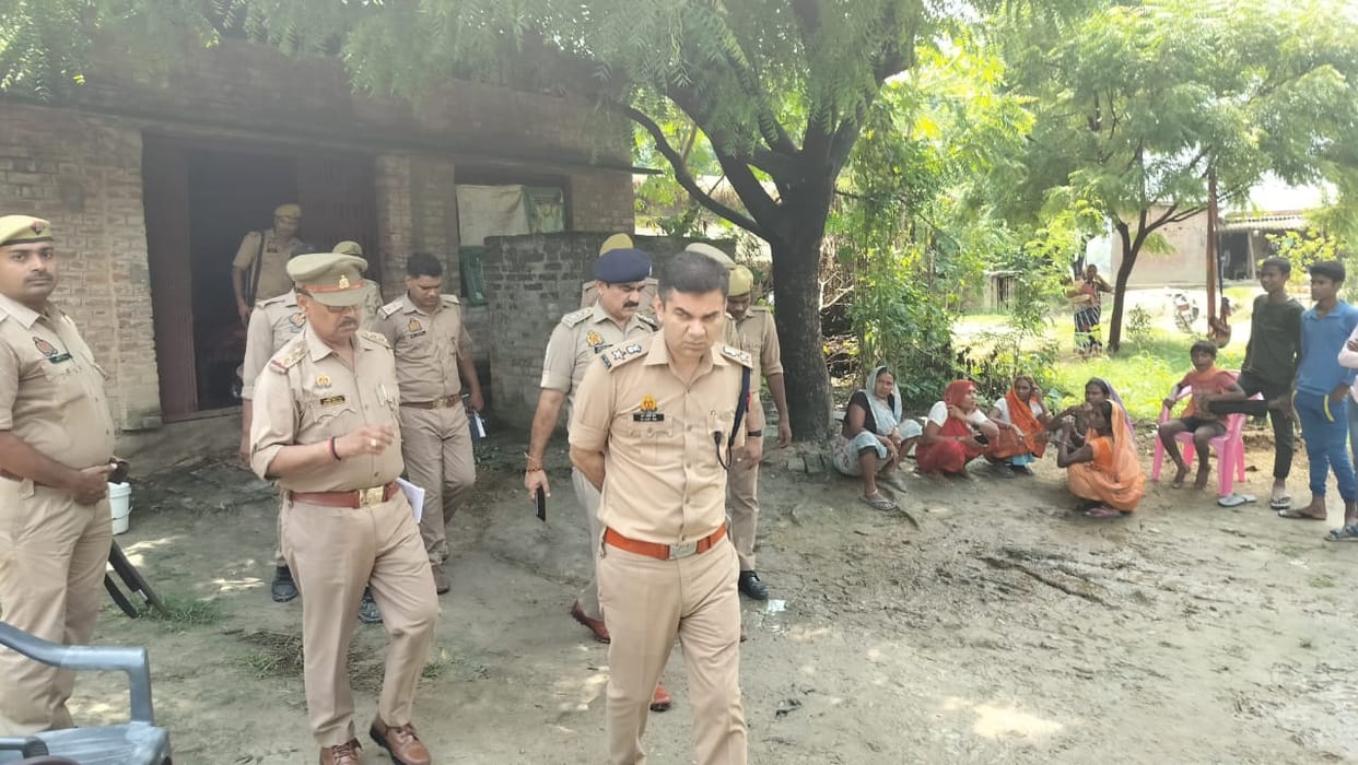 woman was sprinkled with petrol and fire in jaunpur the youth was arrested read full story