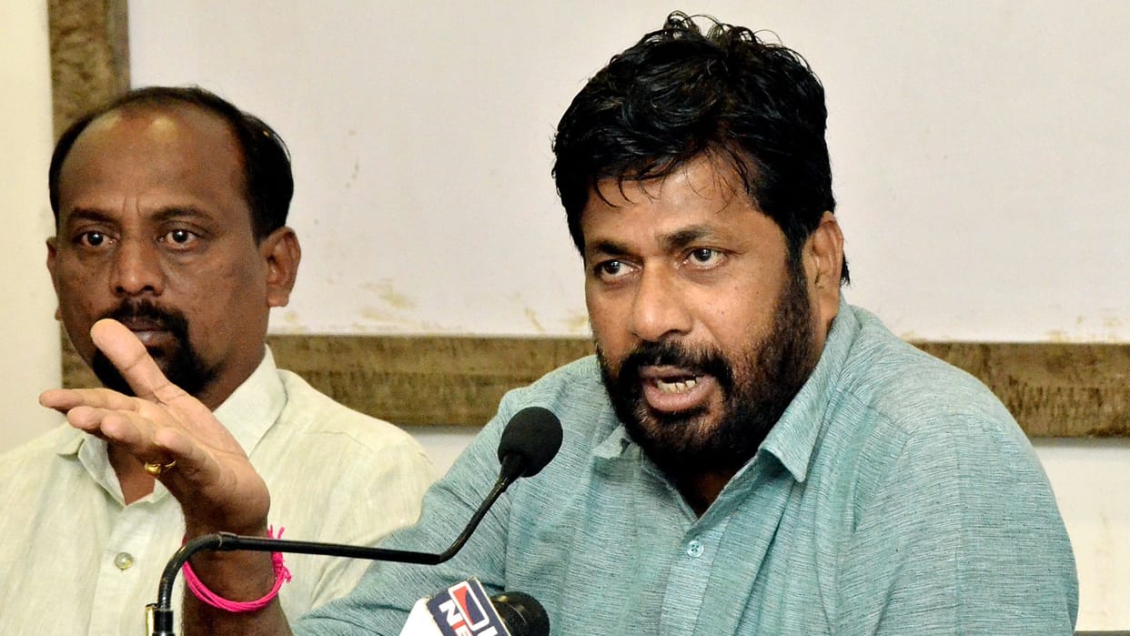 MLA Bachchu Kadu slaps company official for providing faulty rickshaws to disabled