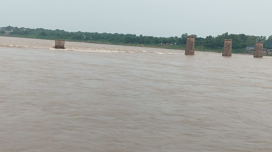 MP News: Flood situation in Narmada river; 18 gates of Omkareshwar Dam opened