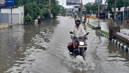 460 people left their homes after rain in Rudrapur