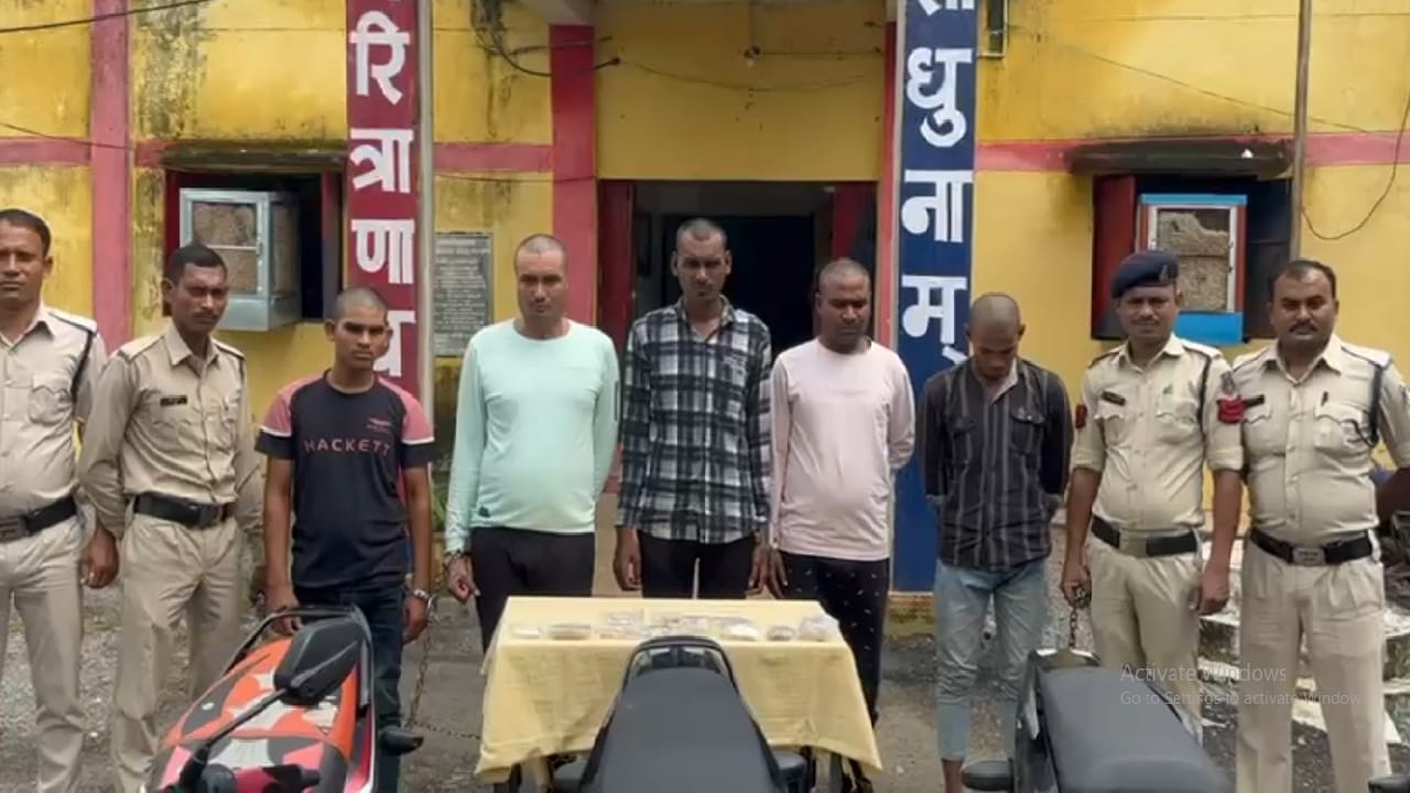 पुलिस की गिरफ्त में आरोपी