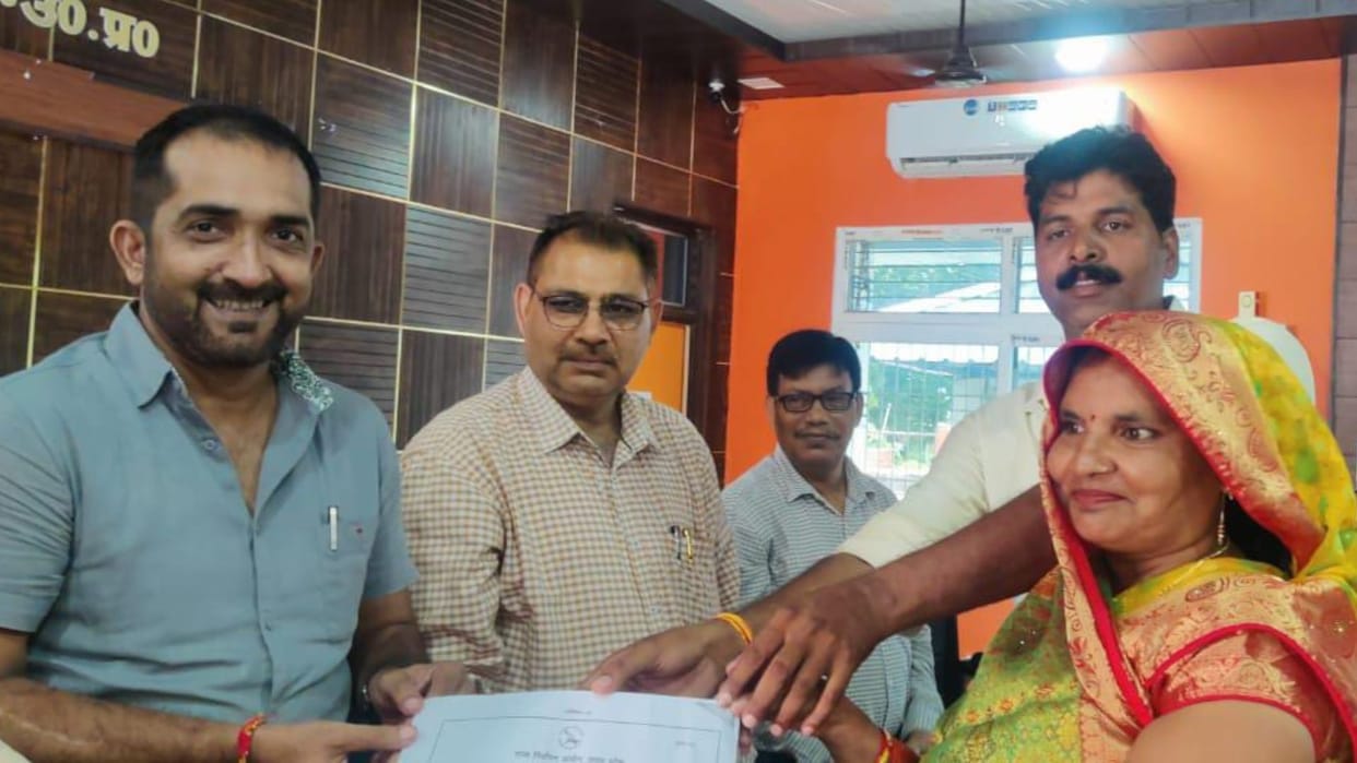 Bhadohi MP relative lost the election in chandauli Radhika village head lot of excitement