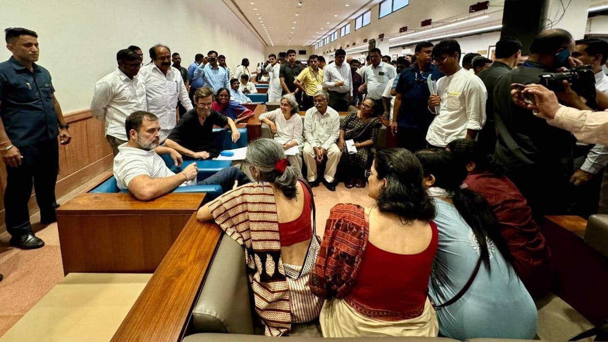 Rahul meets Right to Food campaign, fishermen delegations at Parliament reception
