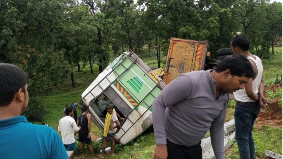 Trailer hits passenger bus going from Jarhi to Bilaspur falls into 20 feet deep ditch