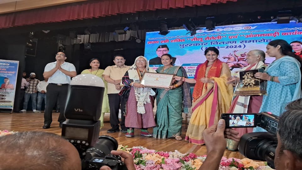 Shakuntala from pithoragarh happy to receive Tilu Rauteli Award