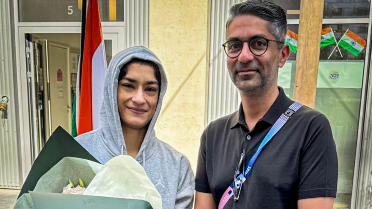 Vinesh Phogat Abhinav Bindra: 'You are a real warrior', Abhinav Bindra said to Vinesh Phogat, Photos