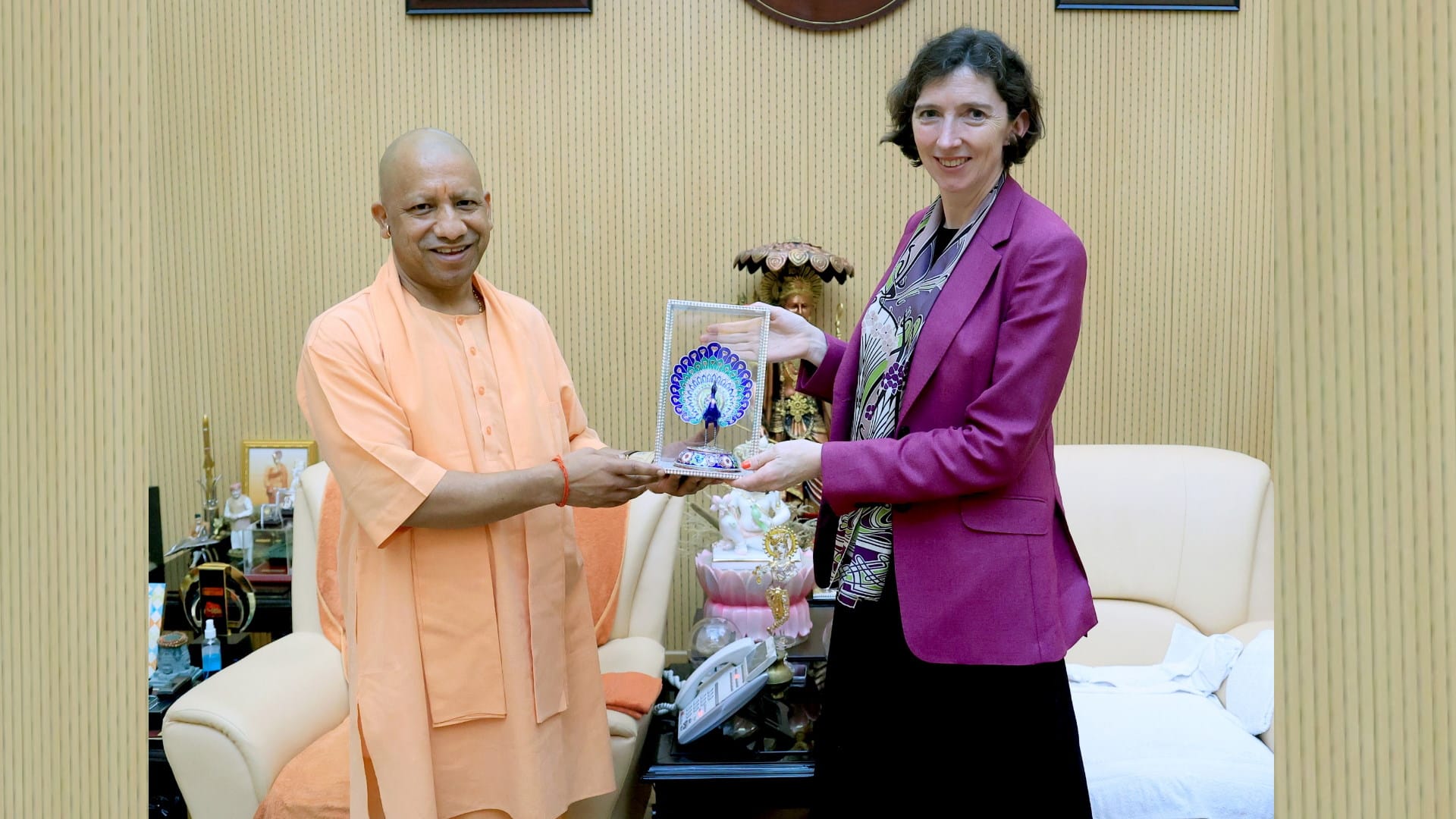 UP News: British high commissioner meets to CM Yogi Adityanath.