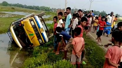 Accident Today: School bus falls into a ditch in Nawada, many children injured