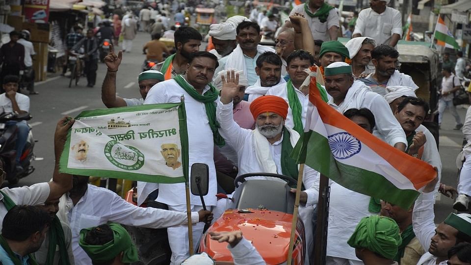 Muzaffarnagar: Farmers roared out of the city riding on tractors, demanding Rs 400 for sugarcane.