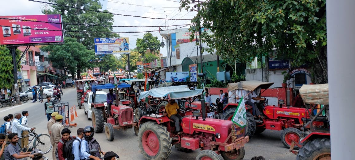 Tractor march in pictures: Administration locks the gate of Meerut Commissionerate