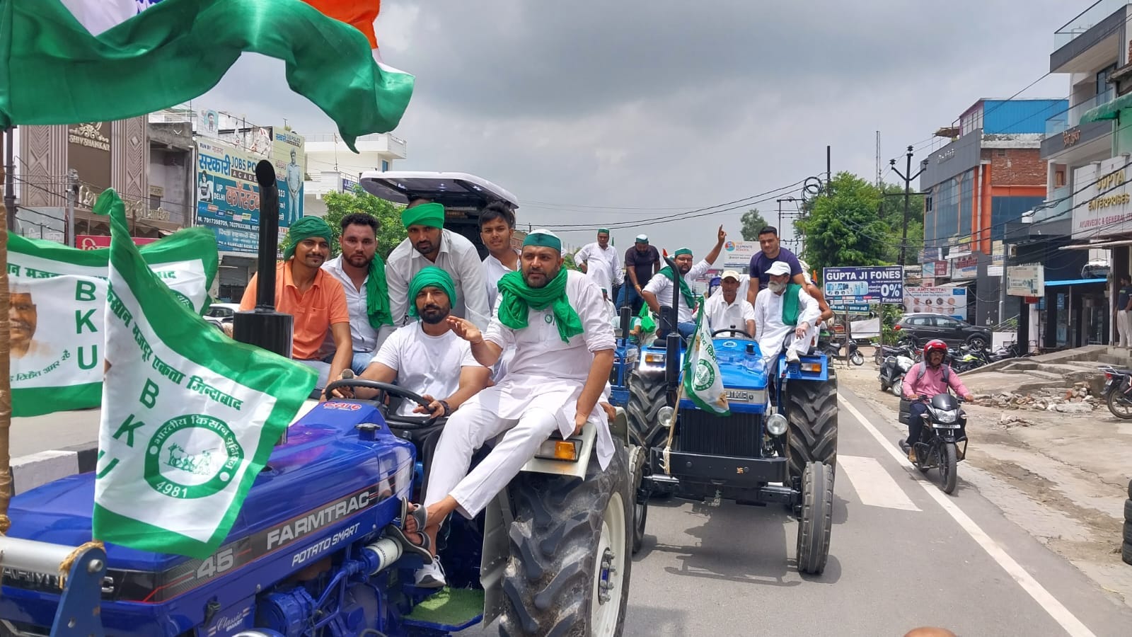 Tractor march in pictures: Administration locks the gate of Meerut Commissionerate