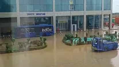 Goodbye 2024: Prayagraj got the gift of two Vande Bharats, the picture of the stations changed.