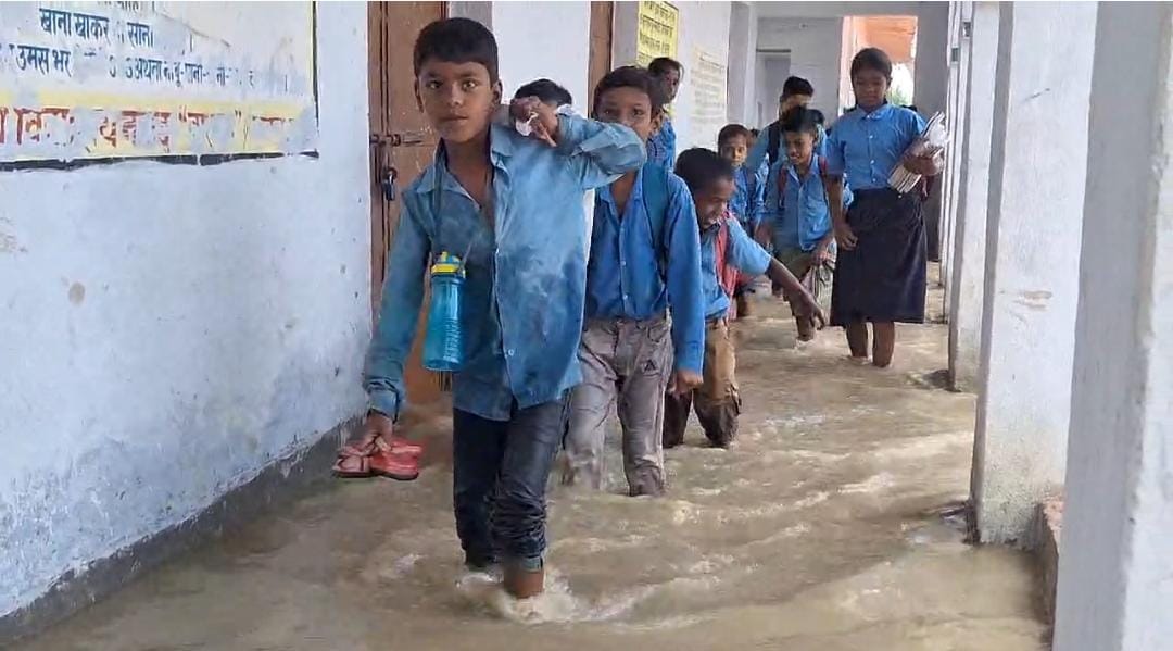 Bihar: People troubled by floods in many areas of Muzaffarpur; Schools also closed; bagmati river, rain