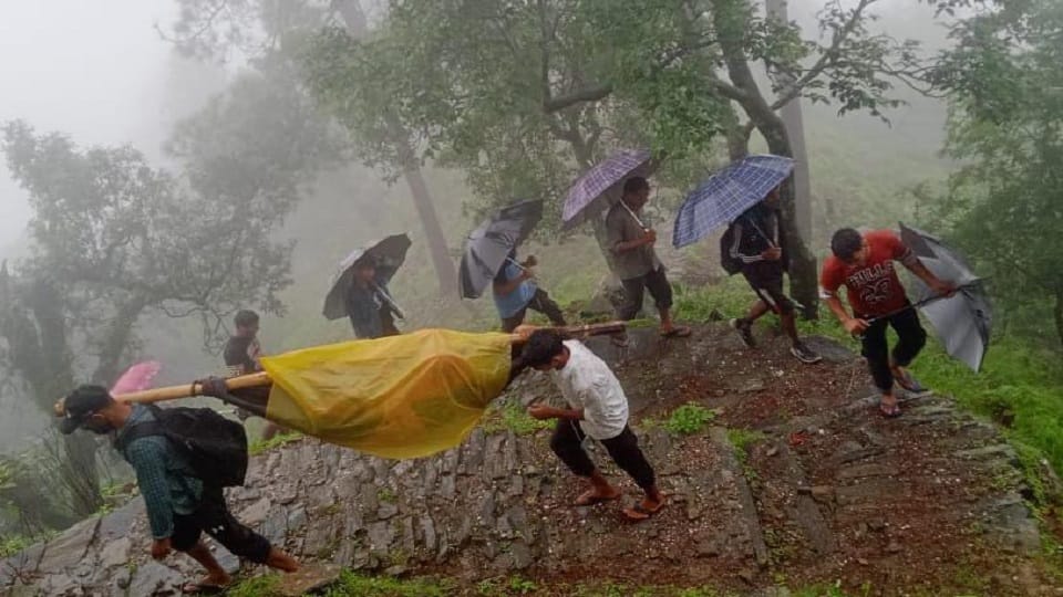 Villagers brought the sick woman 15 km by trolley in champawat