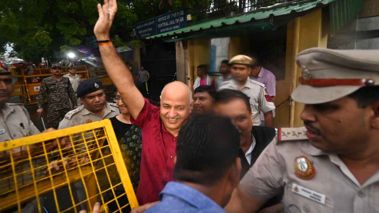 AAP celebrates Manish Sisodia release from tihar jail photos