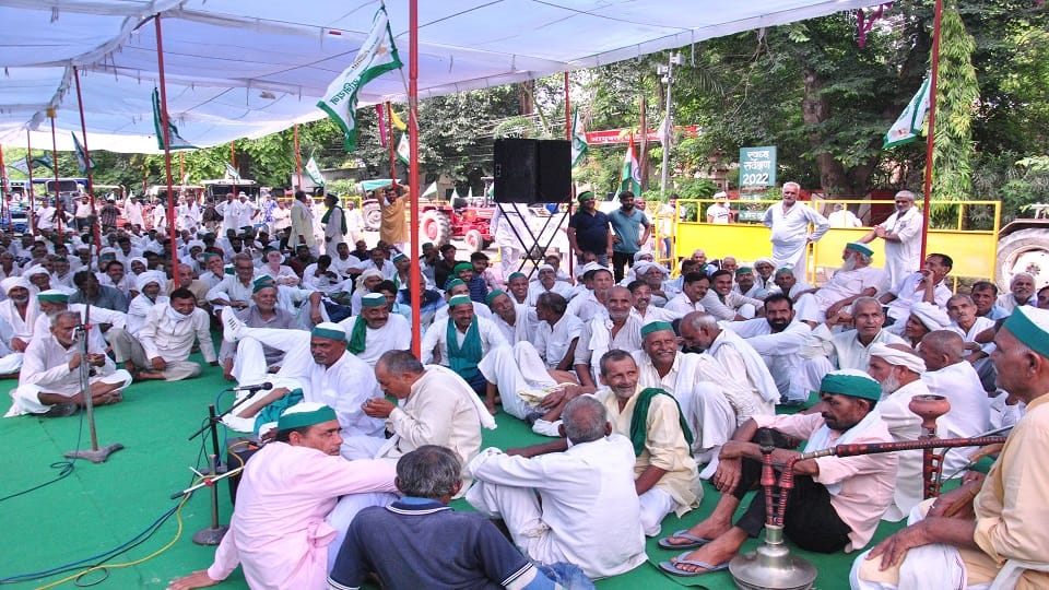Doctors’ Team Reaches Saketpur as Farmers Fall Ill During Powerhouse Protest