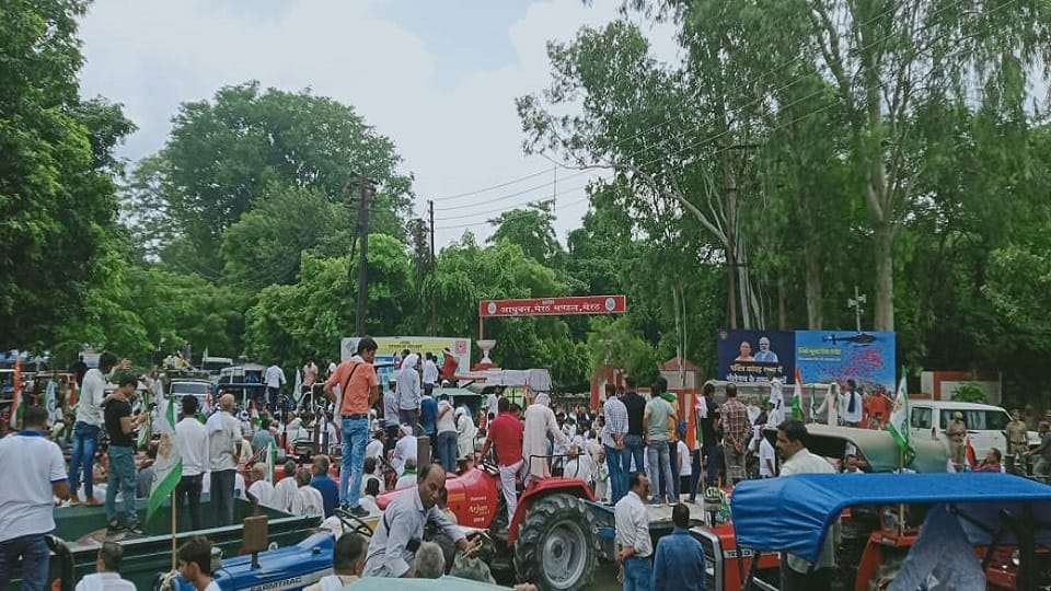 Tractor Tricolor March: BKU surrounded the Commissionerate, Panchayat lasted for eight hours