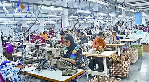 Hosiery industry in crisis, entrepreneurs left manufacturing, started trading, cluster not formed in 20 years