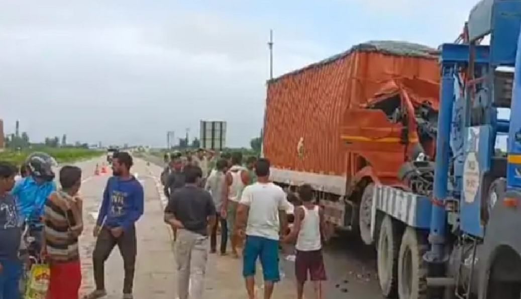 Kannauj Accident, DCM rammed into container, four dead and one injured, admitted to hospital