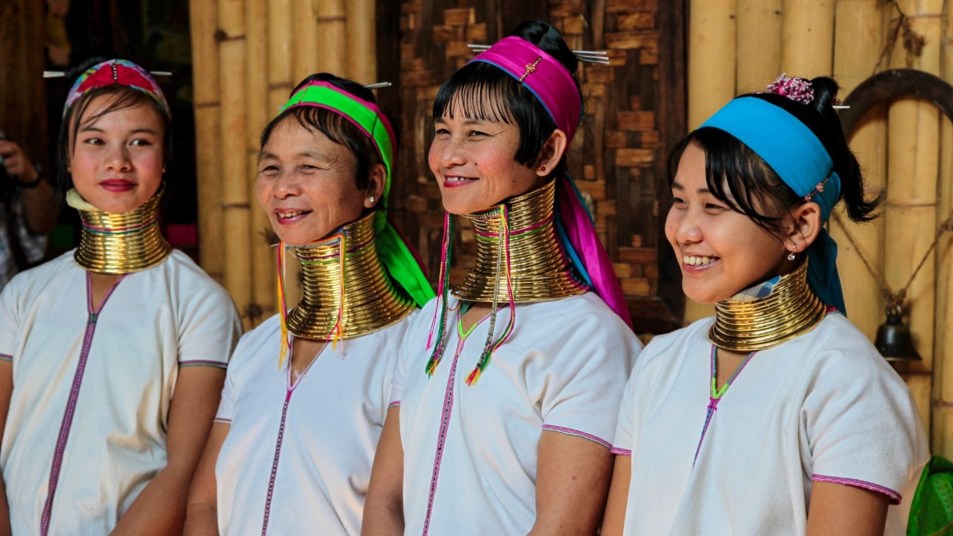 Myanmar kayan women wear brass rings in neck Kayan Lahwi Tribe has longest neck