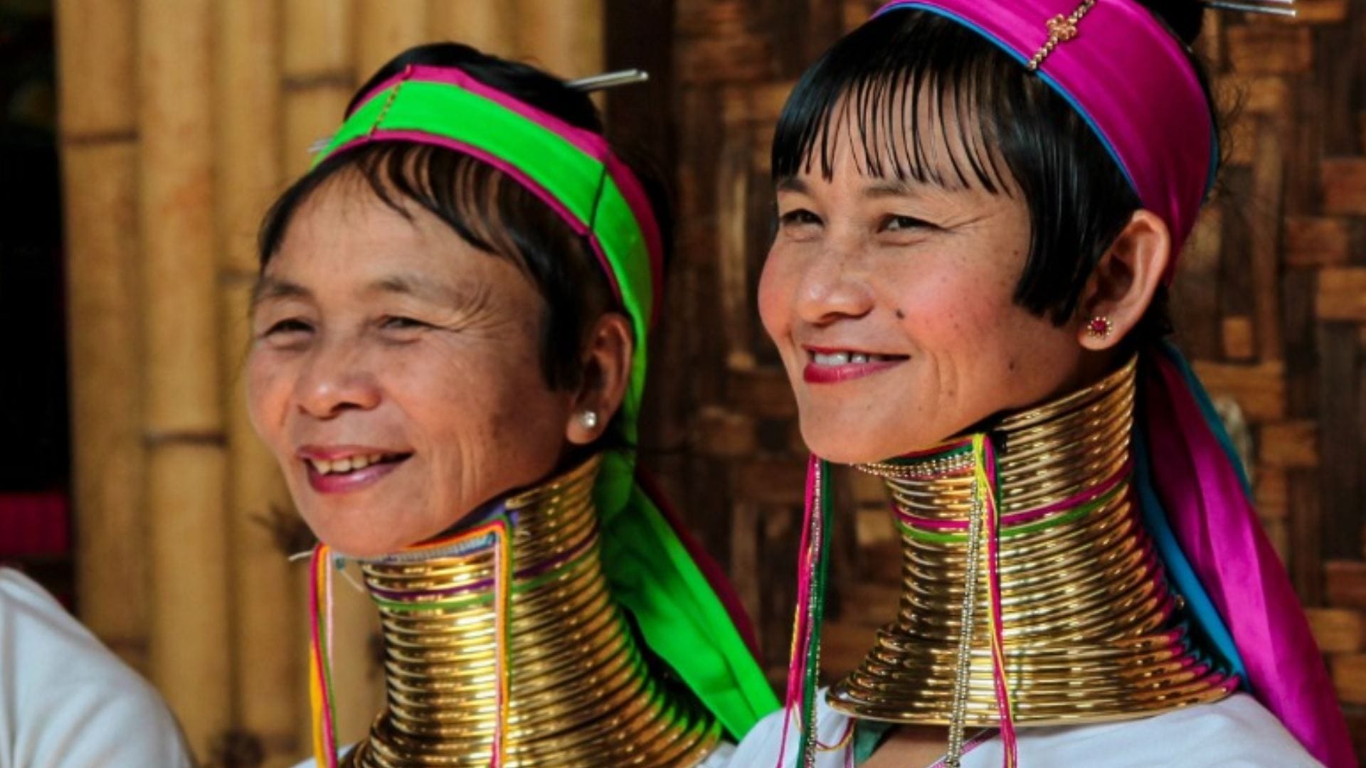 Myanmar kayan women wear brass rings in neck Kayan Lahwi Tribe has longest neck